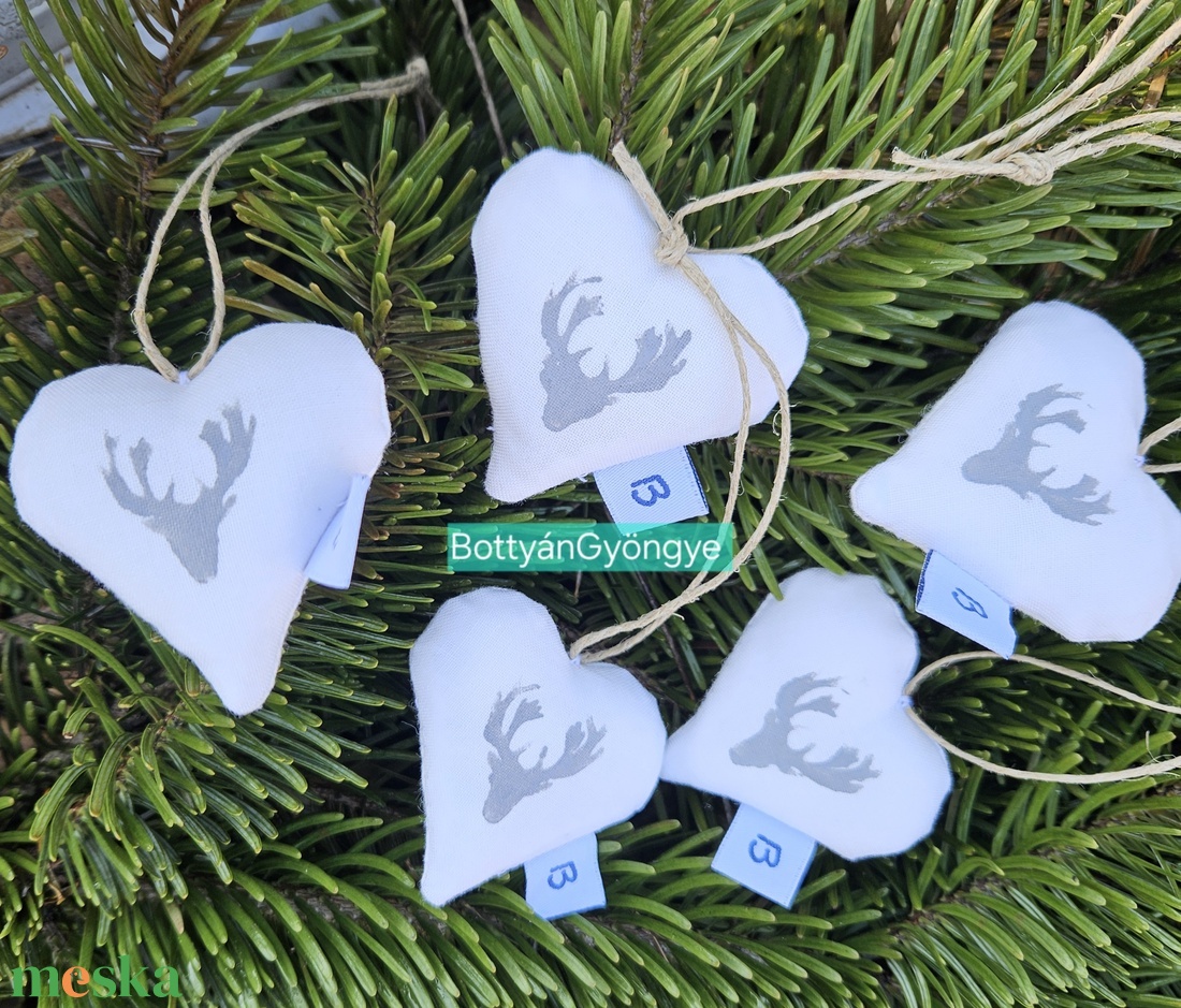 Karácsonyi szarvasfejes szívek - szürke - karácsony - karácsonyi lakásdekoráció - karácsonyfadíszek - Meska.hu
