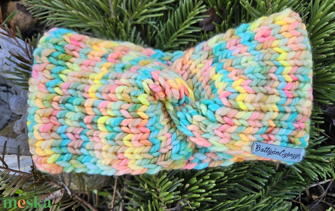 Kötött fülvédő - ruha & divat - sál, sapka, kendő - sapka - Meska.hu