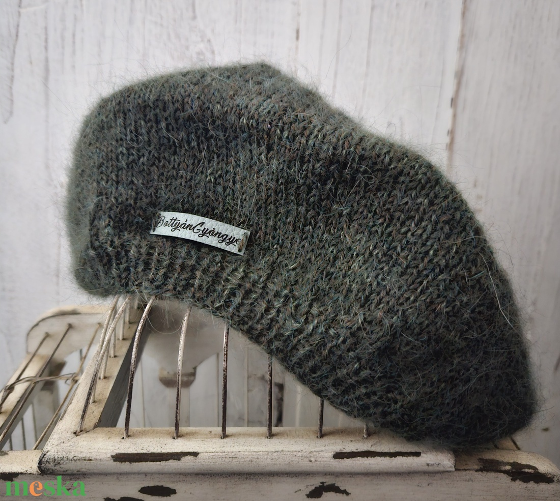 Barett sapka, vagy svájci sapka - ruha & divat - sál, sapka, kendő - sapka - Meska.hu