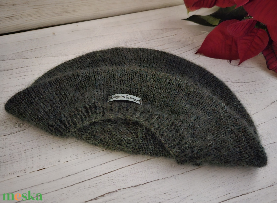 Barett sapka, vagy svájci sapka - ruha & divat - sál, sapka, kendő - sapka - Meska.hu