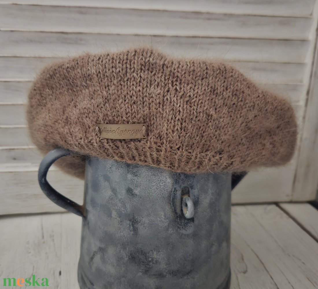 Barett sapka, vagy svájci sapka - ruha & divat - sál, sapka, kendő - sapka - Meska.hu