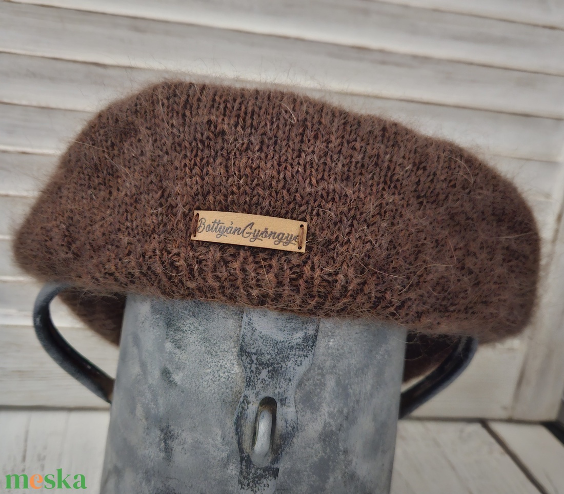 Barett sapka, vagy svájci sapka - ruha & divat - sál, sapka, kendő - sapka - Meska.hu