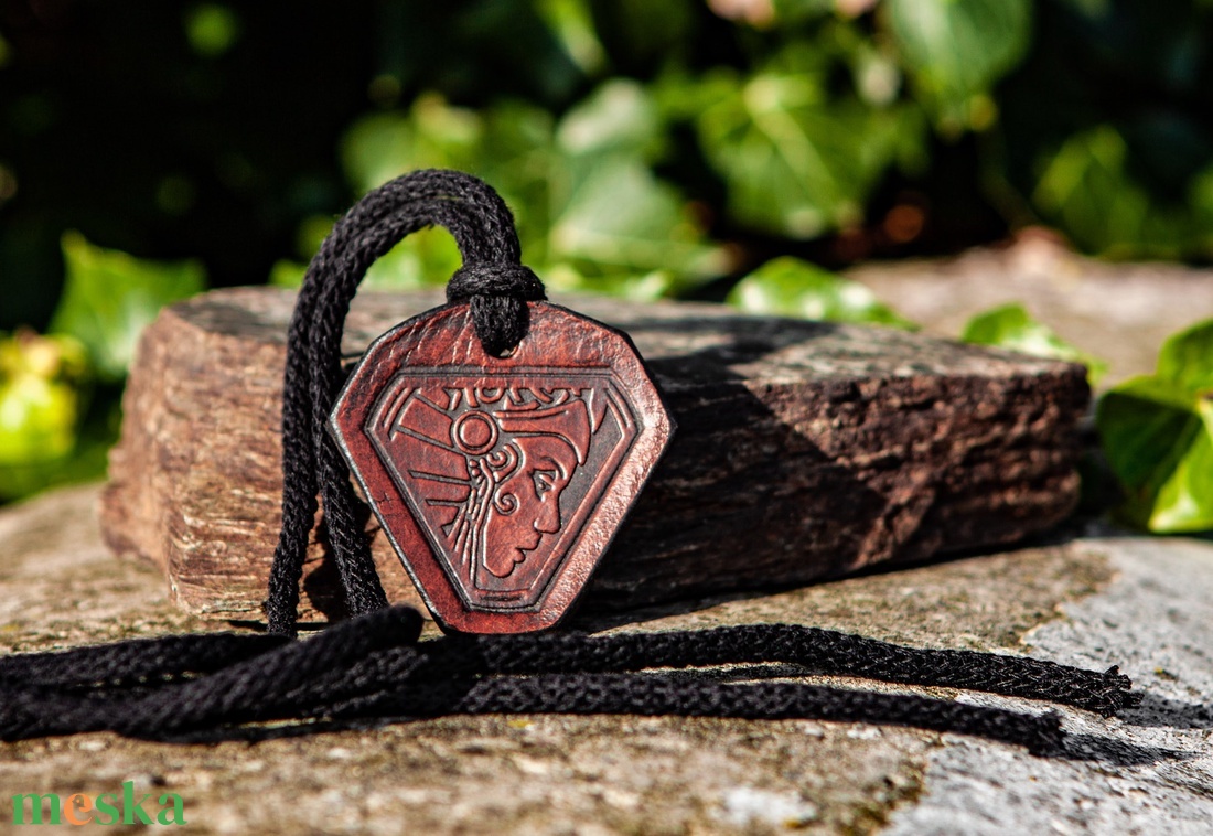 Valkűr bőr medál - Viking stílus - ékszer - nyaklánc - medál - Meska.hu Valkűr bőr medál - Viking stílus - ékszer - nyaklánc - medál - Meska.hu