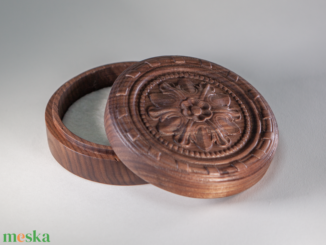 Ornamentikus amerikai dió ékszeres doboz - ékszer - ékszertartó - ékszerdoboz - Meska.hu