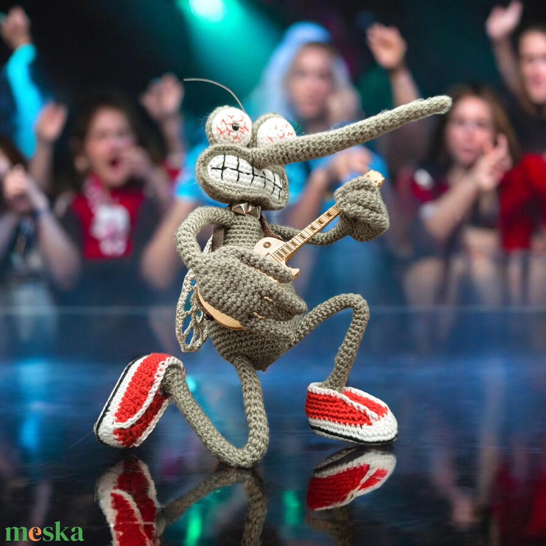 Rocker szúnyog gitárral - játék & sport - plüssállat & játékfigura - más figura - Meska.hu