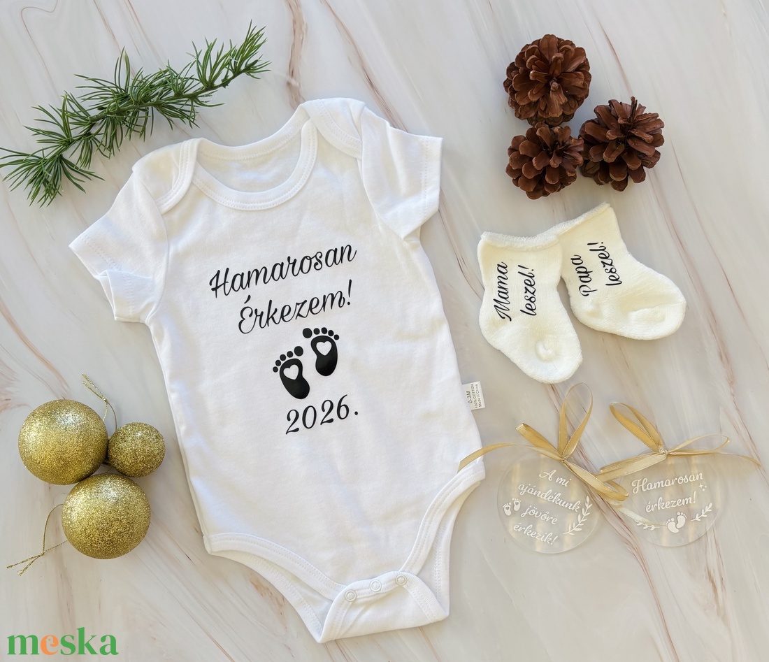 Bababejelentő szett (body, zokni, karácsonyfadísz)  - ruha & divat - babaruha & gyerekruha - body - Meska.hu Bababejelentő szett (body, zokni, karácsonyfadísz)  - ruha & divat - babaruha & gyerekruha - body - Meska.hu