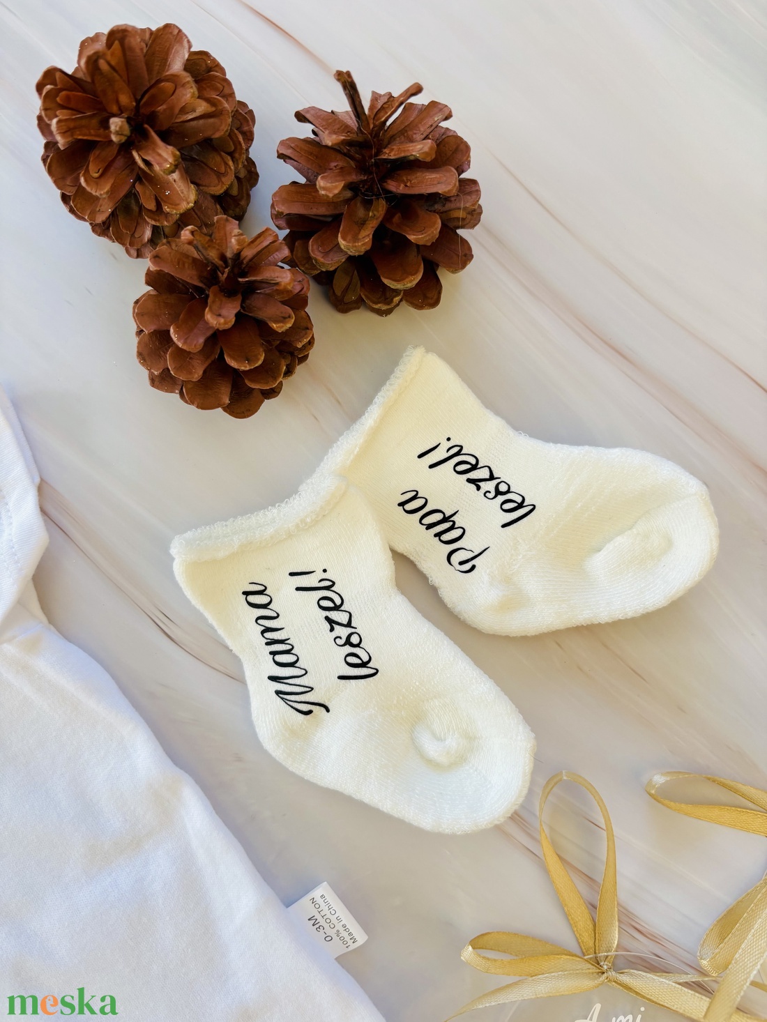 Bababejelentő szett (body, zokni, karácsonyfadísz)  - ruha & divat - babaruha & gyerekruha - body - Meska.hu Bababejelentő szett (body, zokni, karácsonyfadísz)  - ruha & divat - babaruha & gyerekruha - body - Meska.hu