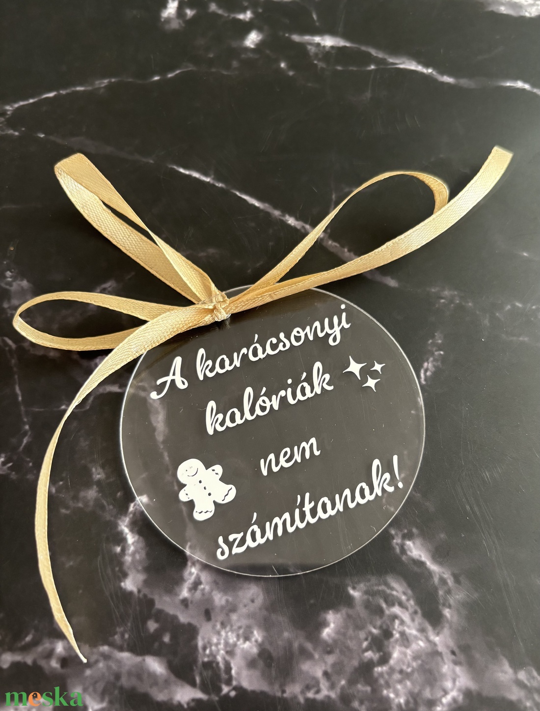 Vicces Akril Karácsonyfadísz - A karácsonyi kalóriák nem számítanak! - Kajarajongó Ajándék - karácsony - karácsonyi lakásdekoráció - karácsonyfadíszek - Meska.hu