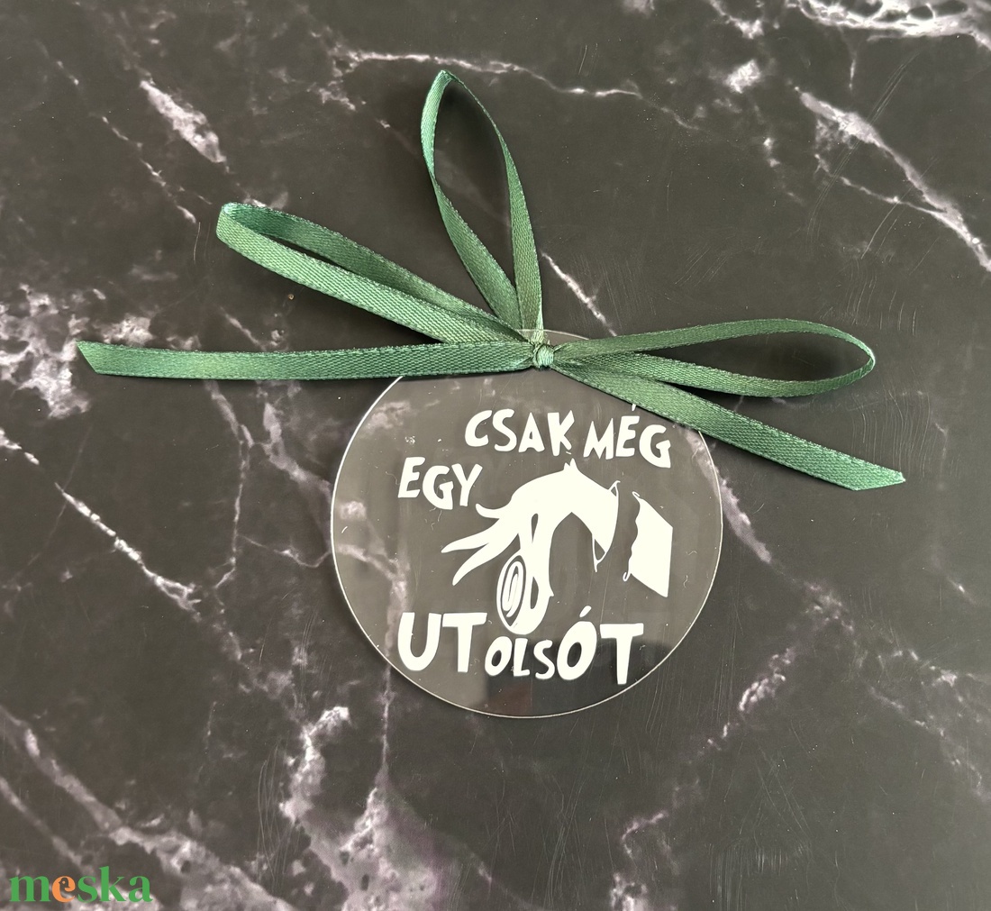 Vicces Akril Karácsonyfadísz Grinch Rajongóknak - Csak Még Egy Utolsót Bejglis Dísz - karácsony - karácsonyi lakásdekoráció - karácsonyfadíszek - Meska.hu