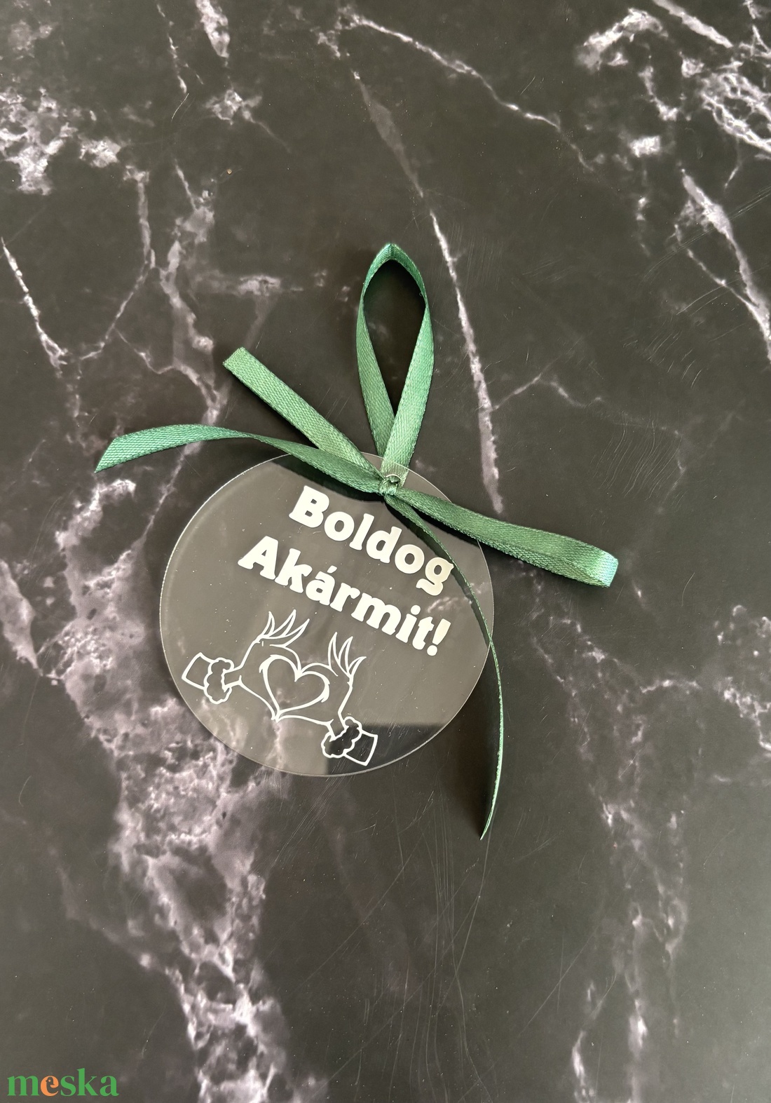 Vicces Akril Karácsonyfadísz - Boldog Akármit! - Grinch-stílusú Ünnepi Üzenet - karácsony - karácsonyi lakásdekoráció - karácsonyfadíszek - Meska.hu