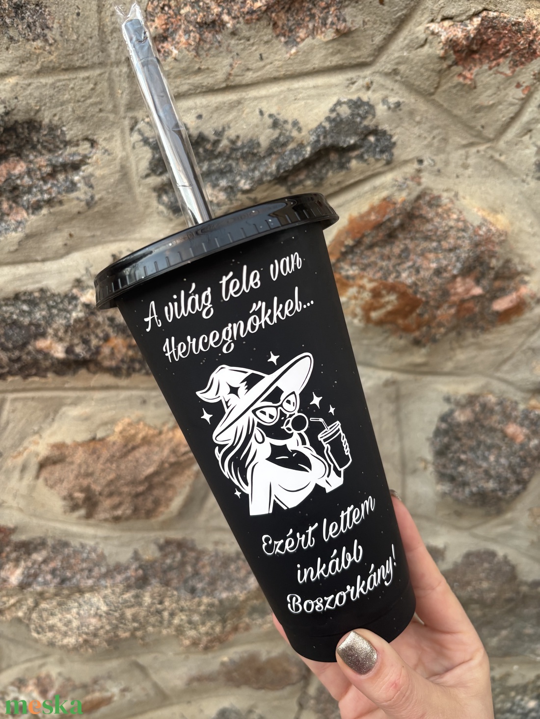 A világ tele van hercegnőkkelEzért lettem inkább boszorkány! - Vicces feliratú pohár (710 ml) - otthon & életmód - konyhafelszerelés, tálalás - tálalás - pohár - Meska.hu