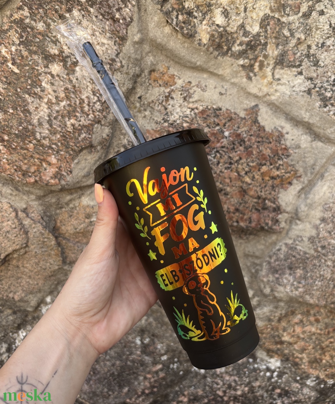    Vicces szurikáta mintás pohár 710 ml tetővel és szívószállal � humoros felirattal - otthon & életmód - konyhafelszerelés, tálalás - tálalás - pohár - Meska.hu
