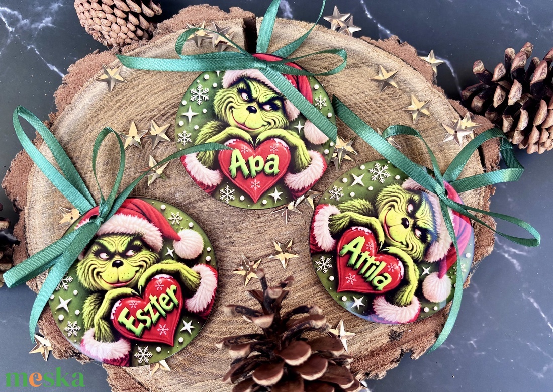 Névre szóló Grinch karácsonyfadísz � egyedi névvel � 7,6 cm - karácsony - karácsonyi lakásdekoráció - karácsonyfadíszek - Meska.hu