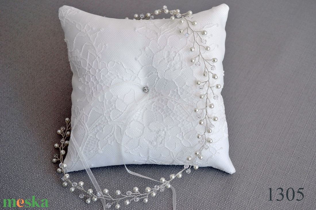 Gyűrűpárna - francia csipkével díszítve - esküvő - kiegészítők - gyűrűtartó & gyűrűpárna - Meska.hu