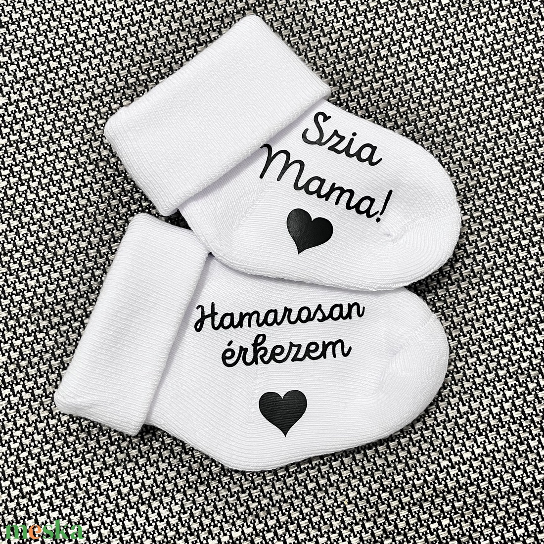 Hamarosan érkezem! Baba bejelentő kis zokni - ruha & divat - babaruha & gyerekruha - babafotózási ruha és kellék - Meska.hu Hamarosan érkezem! Baba bejelentő kis zokni - ruha & divat - babaruha & gyerekruha - babafotózási ruha és kellék - Meska.hu