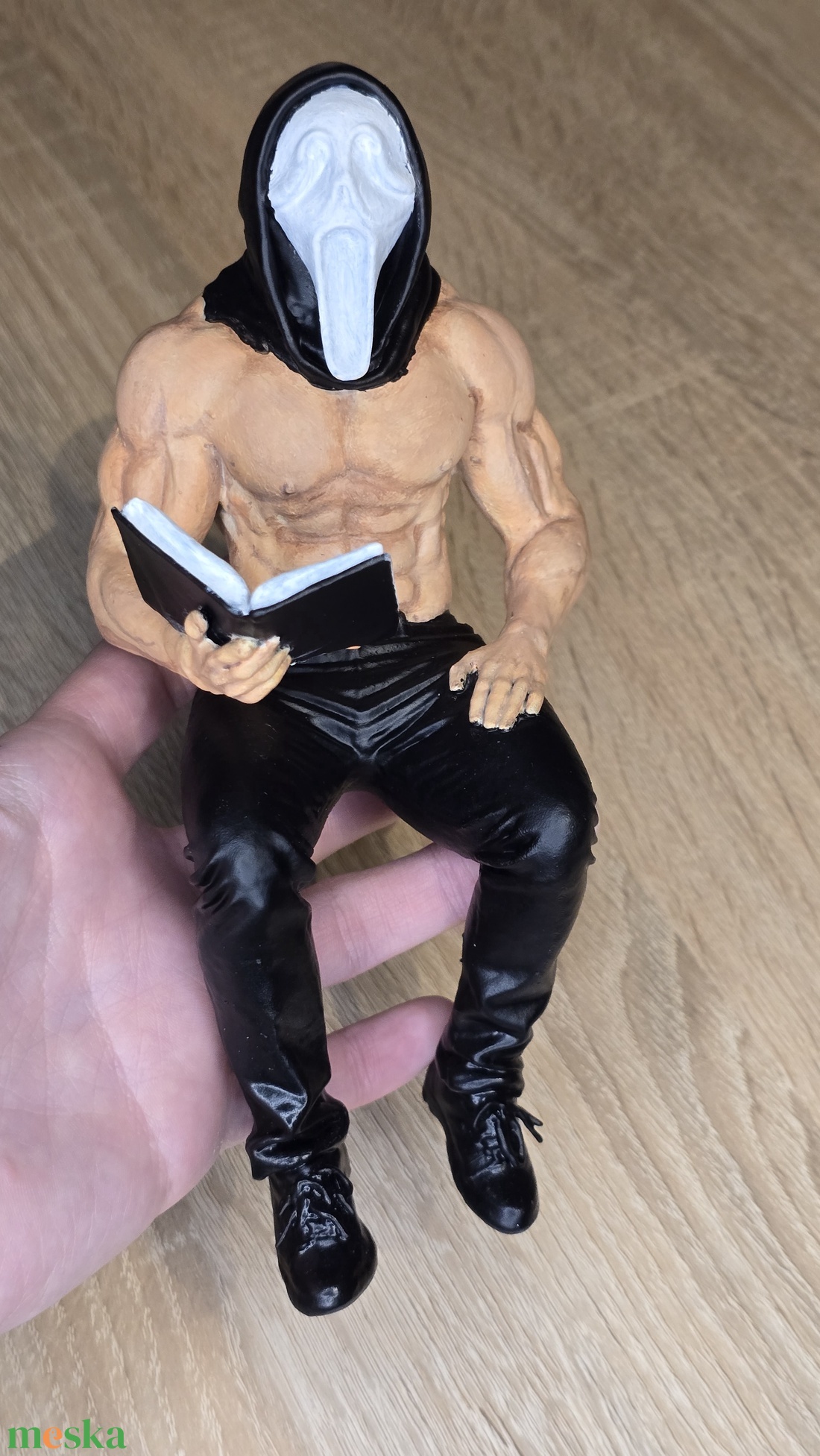 Ghostface könyvespolc dekoráció - otthon & életmód - dekoráció - asztal és polc dekoráció - könyvszobor - Meska.hu