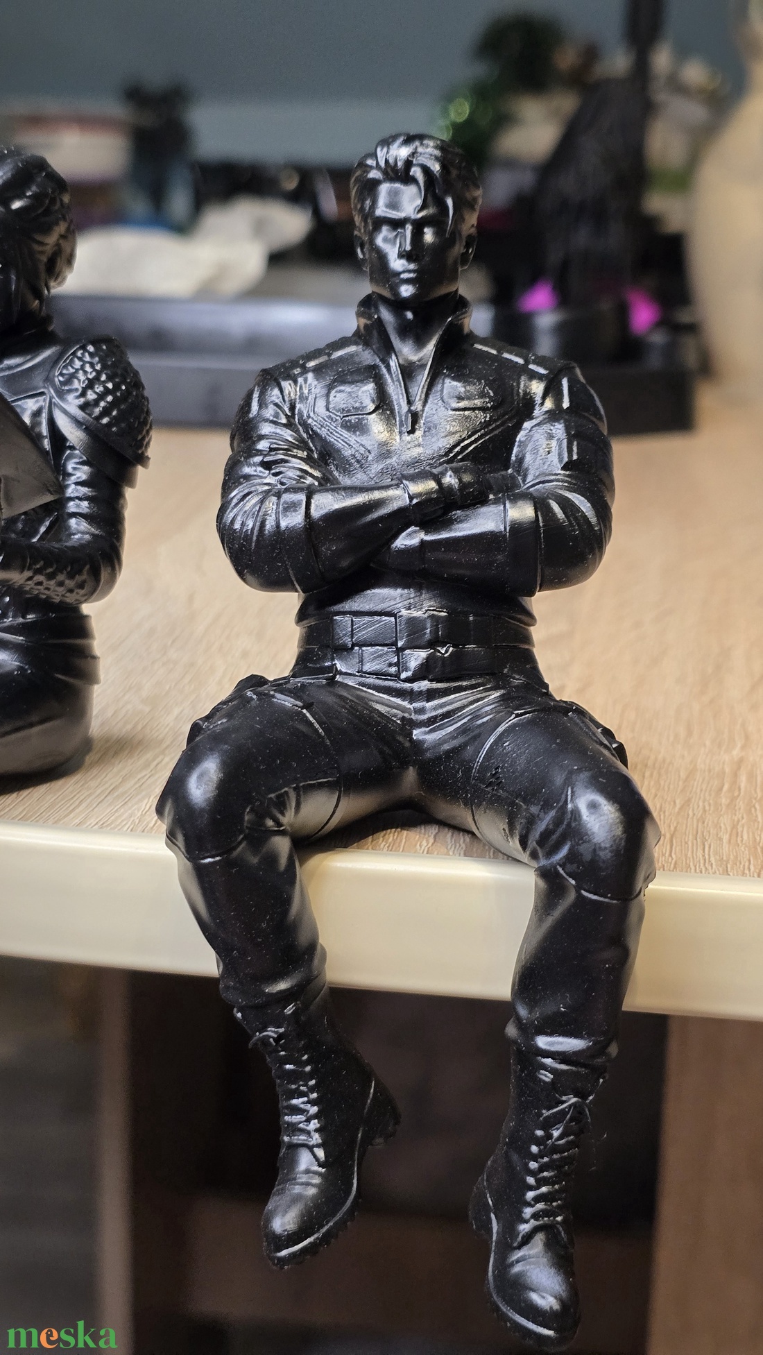 Xaden Fourth Wing könyvespolc dekor figura - otthon & életmód - dekoráció - asztal és polc dekoráció - könyvszobor - Meska.hu