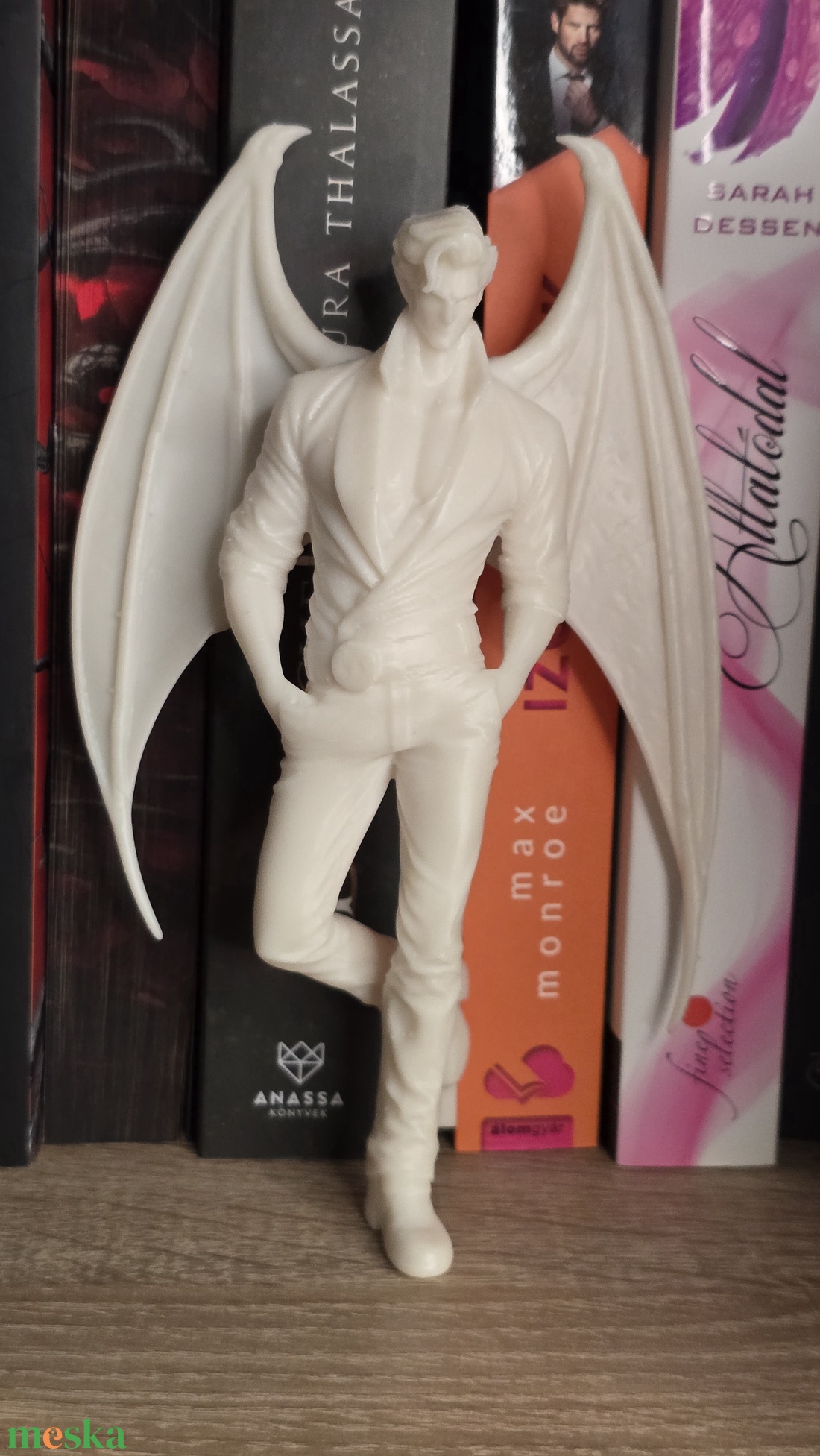 Rhysand ihlette könyvespolc figura - otthon & életmód - dekoráció - asztal és polc dekoráció - könyvszobor - Meska.hu