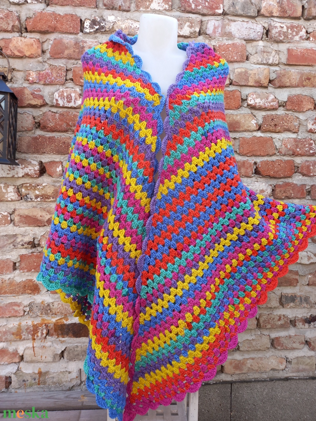 Adriana Horgolt vállkendő - háromszög alakú  - ruha & divat - sál, sapka, kendő - vállkendő - Meska.hu