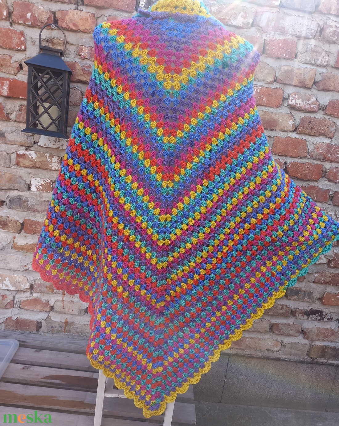 Adriana Horgolt vállkendő - háromszög alakú  - ruha & divat - sál, sapka, kendő - vállkendő - Meska.hu