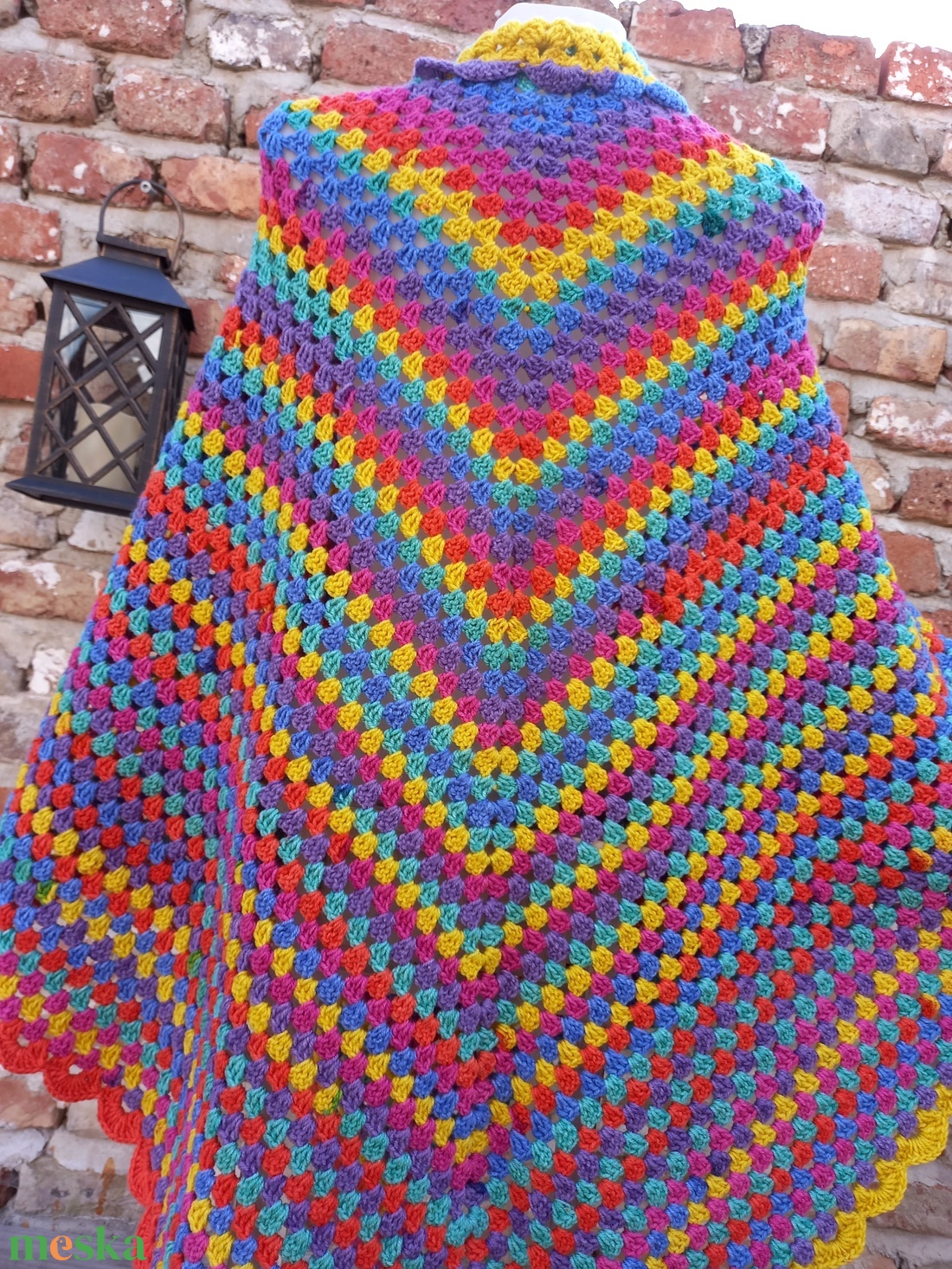 Adriana Horgolt vállkendő - háromszög alakú  - ruha & divat - sál, sapka, kendő - vállkendő - Meska.hu