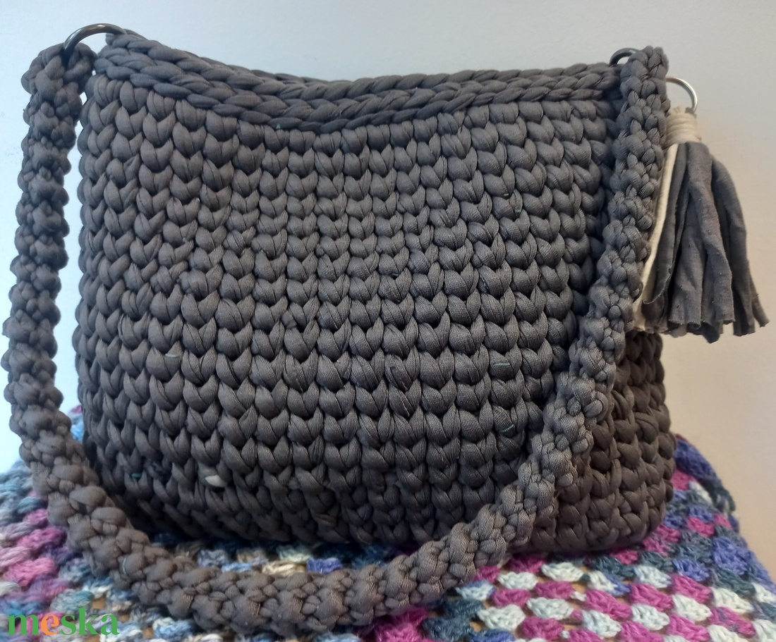 Horgolt táska - sötétszürke - táska & tok - kézitáska & válltáska - válltáska - Meska.hu