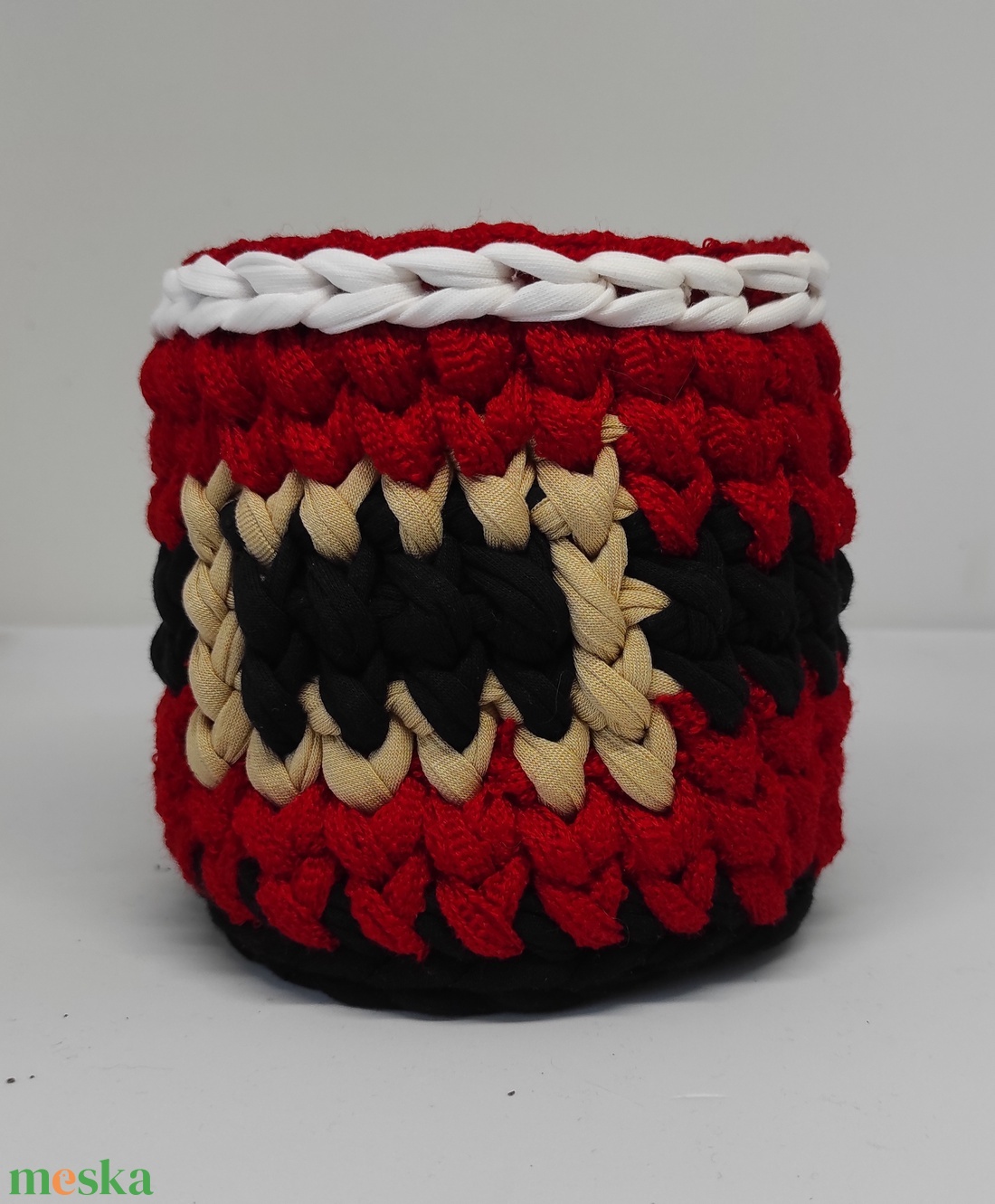 Mikulás pocakja polófonalból horgolt tároló - ajándékozáshoz - otthon & életmód - tárolás & rendszerezés - tárolókosár - Meska.hu