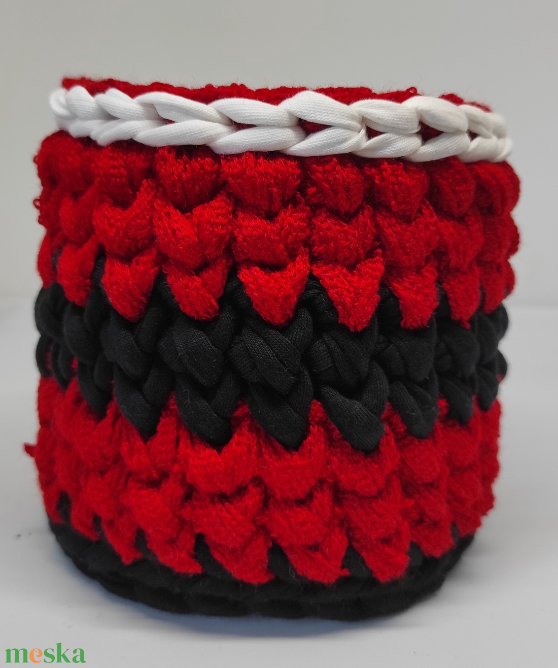 Mikulás pocakja polófonalból horgolt tároló - ajándékozáshoz - otthon & életmód - tárolás & rendszerezés - tárolókosár - Meska.hu