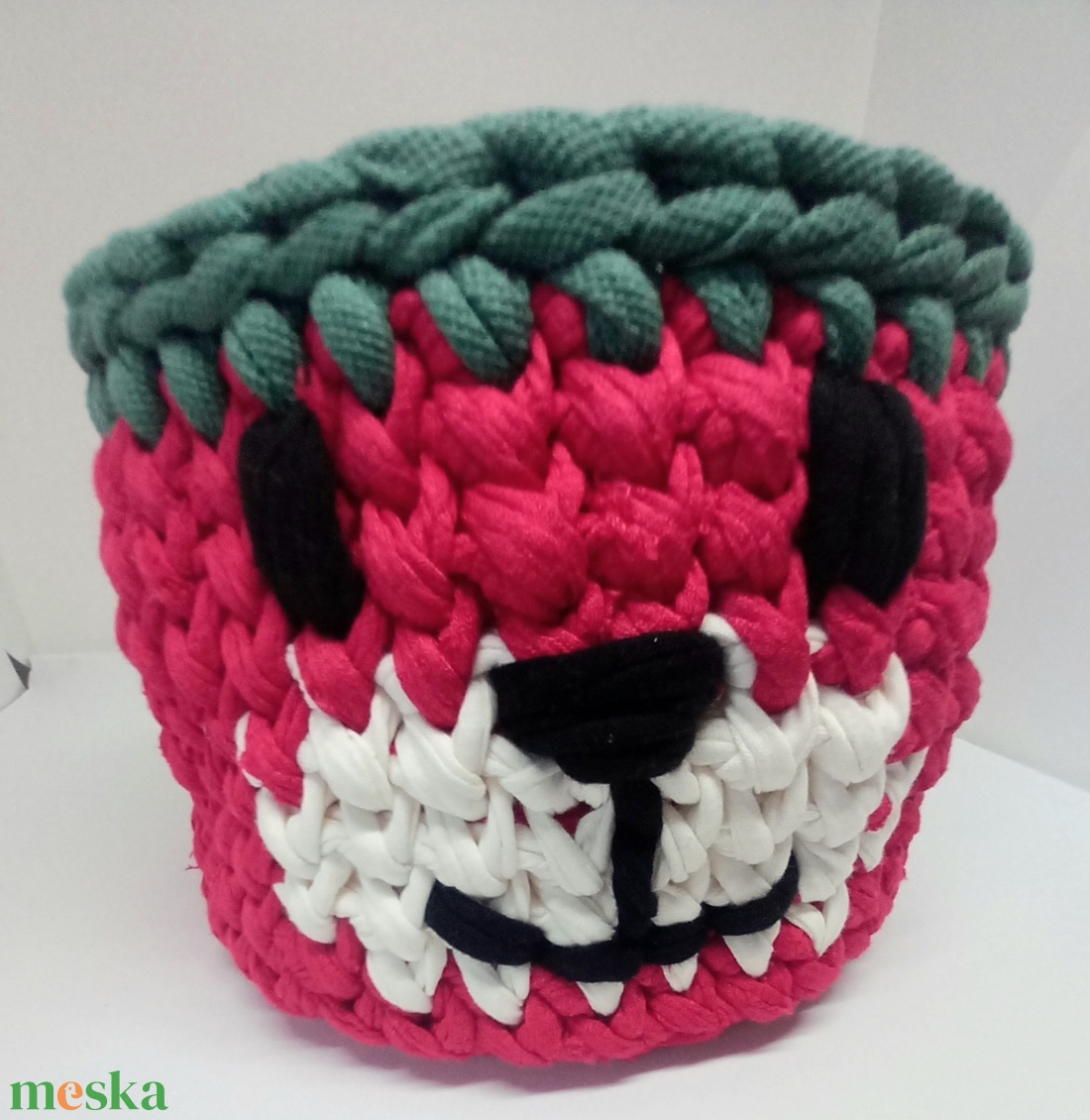 Mikulás mackója polófonalból horgolt tároló -  - otthon & életmód - tárolás & rendszerezés - tárolókosár - Meska.hu