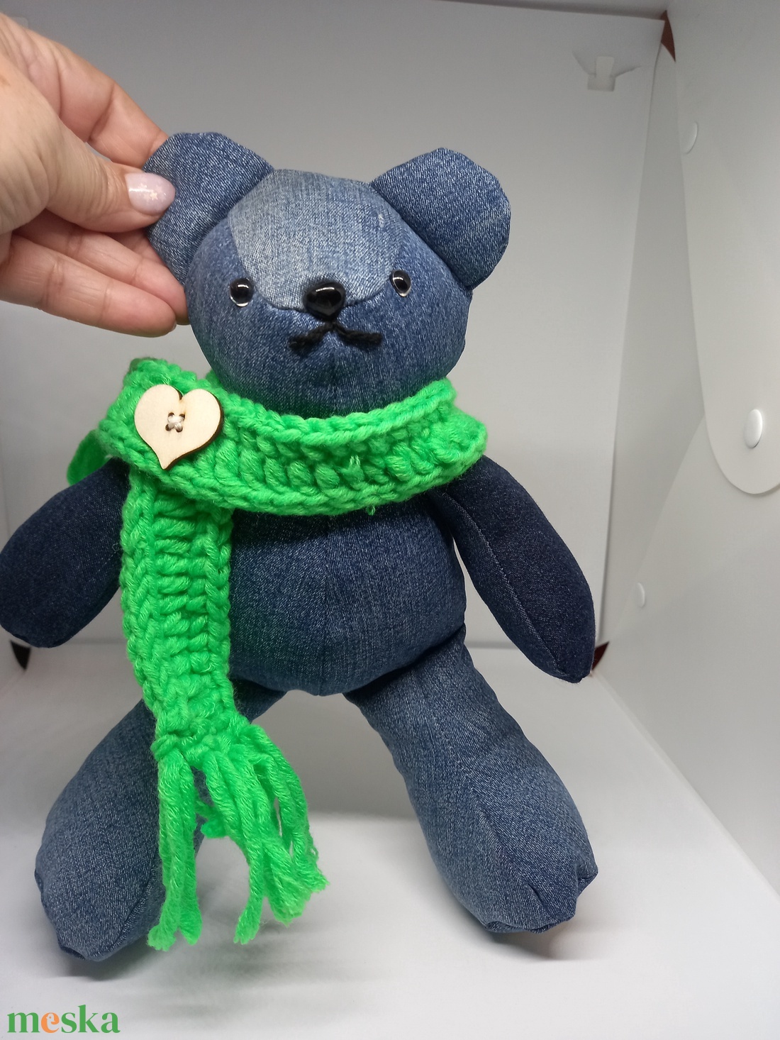 Mackó sállal - játék & sport - plüssállat & játékfigura - maci - Meska.hu