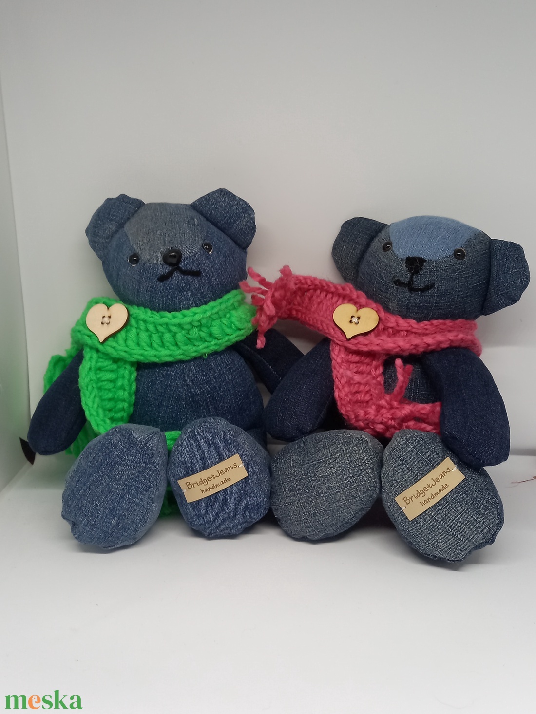 Mackó sállal - játék & sport - plüssállat & játékfigura - maci - Meska.hu