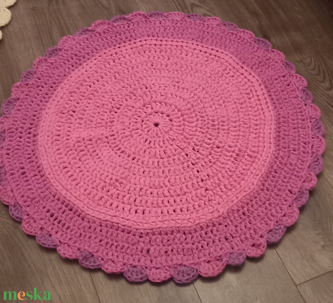 Rózsaszín horgolt kerek szőnyeg kislányszobába - otthon & életmód - tárolás & rendszerezés - tárolókosár - Meska.hu