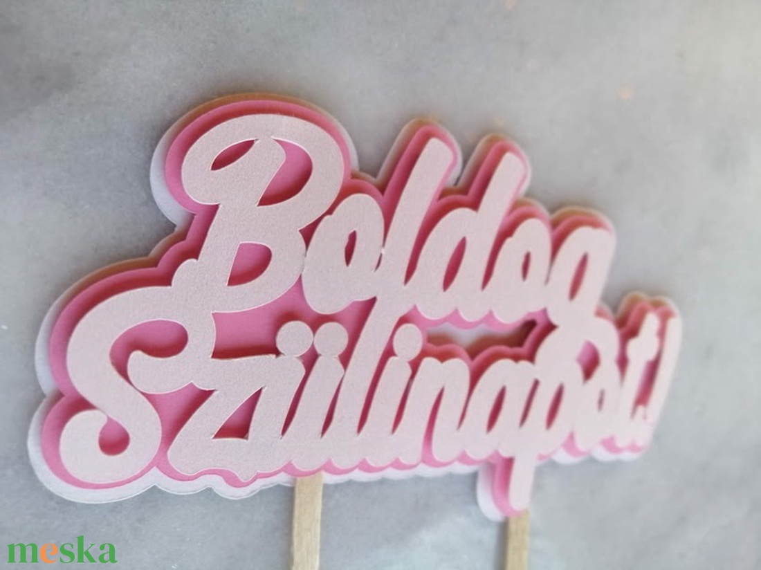 Tortadísz Boldog Szülinapot! - otthon & életmód - konyhafelszerelés, tálalás - sütés, főzés - sütidísz - Meska.hu Tortadísz Boldog Szülinapot! - otthon & életmód - konyhafelszerelés, tálalás - sütés, főzés - sütidísz - Meska.hu