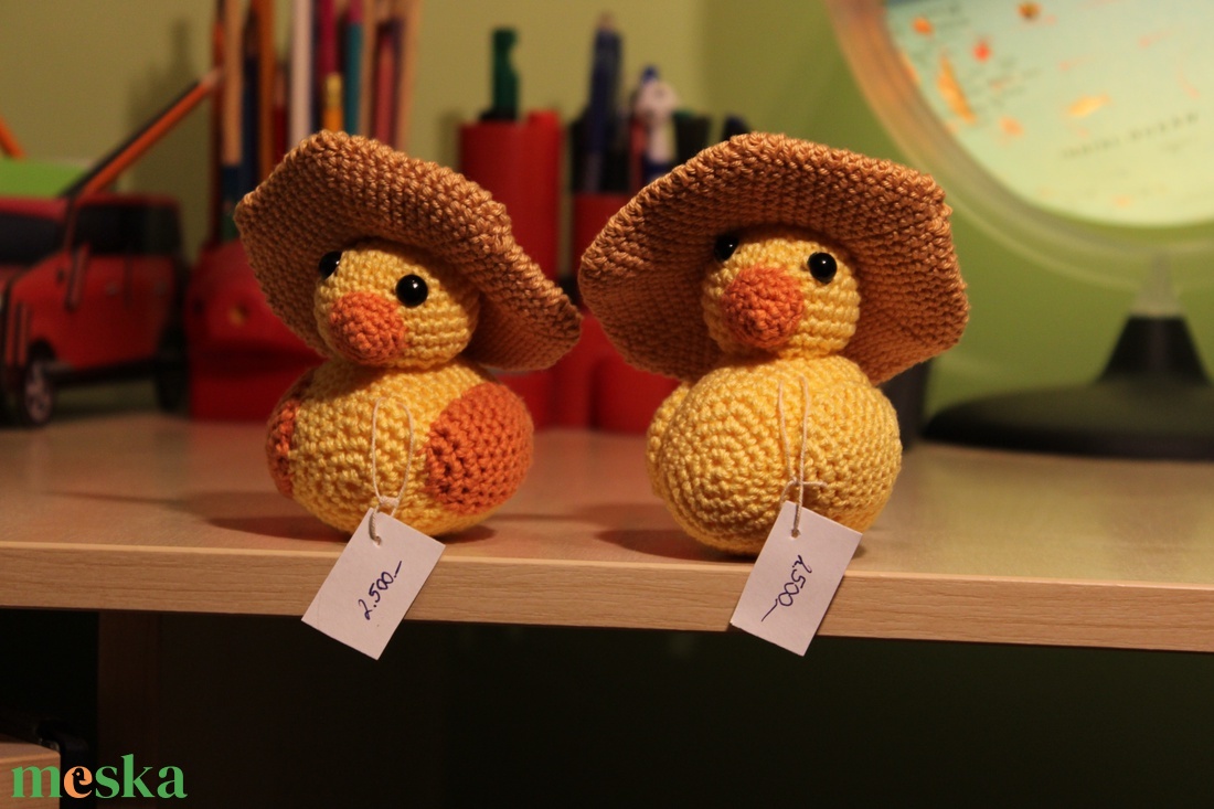 Kacsa kalapban amigurumi - játék & sport - plüssállat & játékfigura - madár - Meska.hu Kacsa kalapban amigurumi - játék & sport - plüssállat & játékfigura - madár - Meska.hu