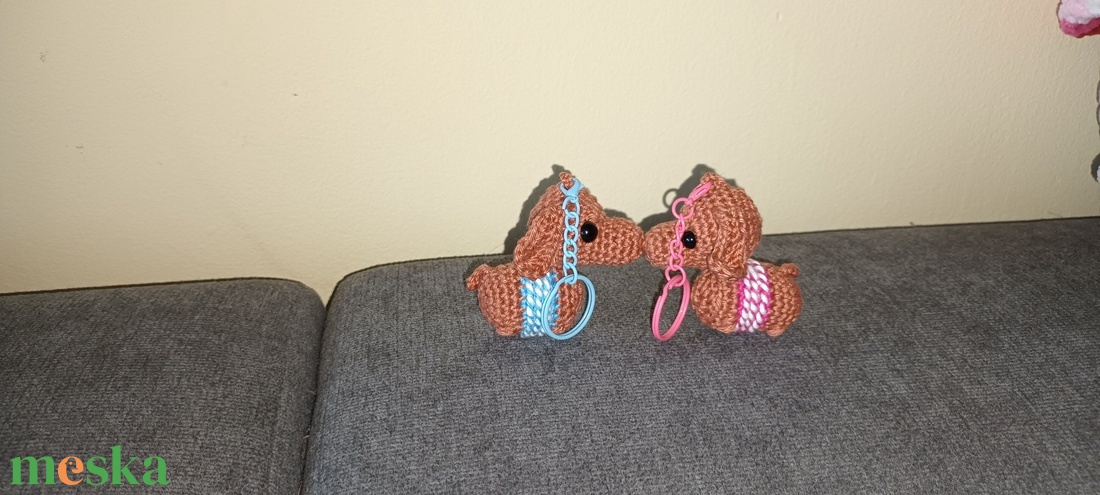 Mini tacskó kulcstartó - játék & sport - plüssállat & játékfigura - kutya - Meska.hu Mini tacskó kulcstartó - játék & sport - plüssállat & játékfigura - kutya - Meska.hu