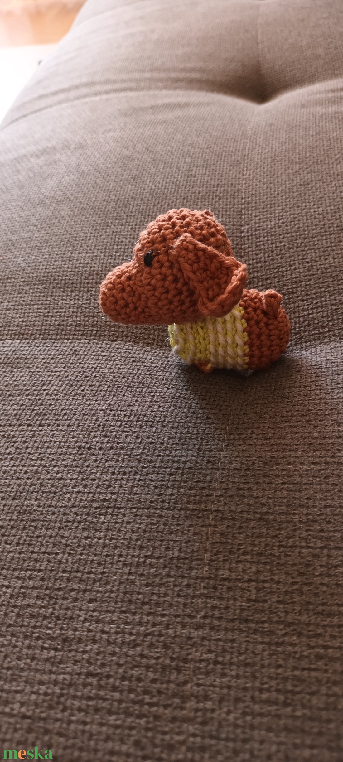 Mini tacskó pulcsiban - játék & sport - plüssállat & játékfigura - kutya - Meska.hu Mini tacskó pulcsiban - játék & sport - plüssállat & játékfigura - kutya - Meska.hu