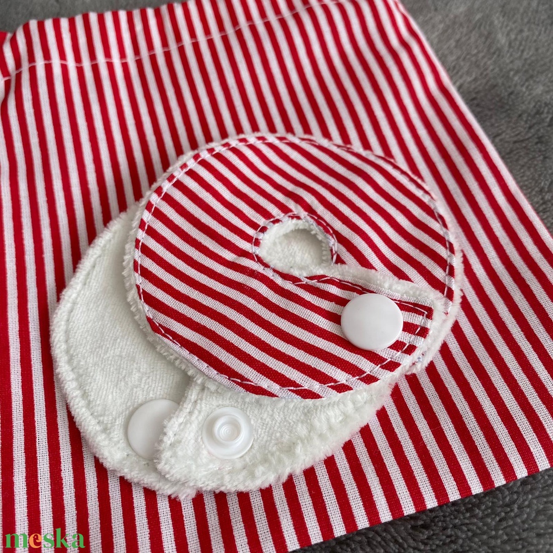 Mickey button gyomorszondához alátét / gtube covers piros csíkos