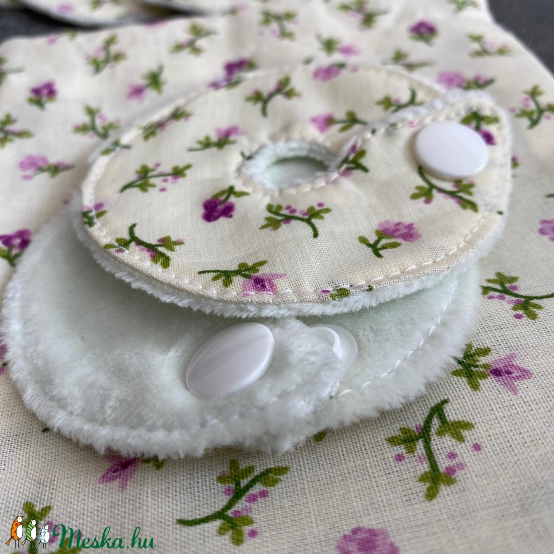 Mickey button gyomorszondához alátét / gtube covers apró virágos