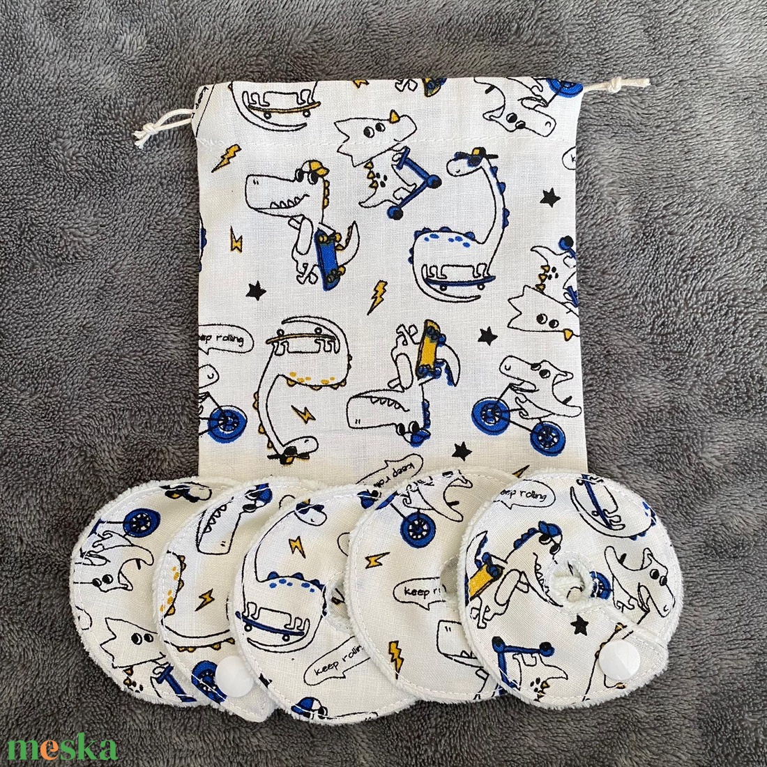 Mic-key button gyomorszondához alátét / g-tube covers kék dínós - szépségápolás - egészségmegőrzési kellékek - Meska.hu Mic-key button gyomorszondához alátét / g-tube covers kék dínós - szépségápolás - egészségmegőrzési kellékek - Meska.hu