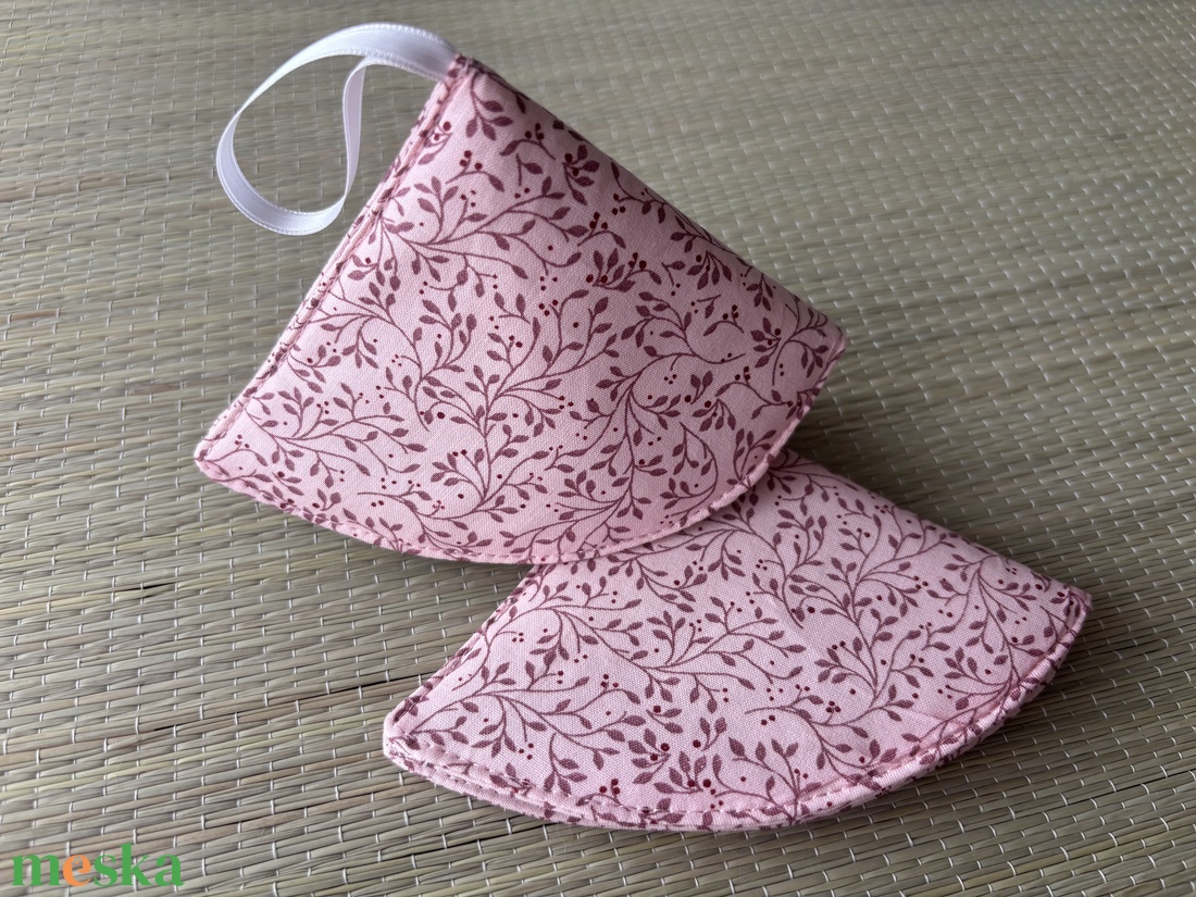 Edényfogó -rózsaszín indák - otthon & életmód - konyhafelszerelés, tálalás - konyhai textil - edényfogó & edényfedő - Meska.hu Edényfogó -rózsaszín indák - otthon & életmód - konyhafelszerelés, tálalás - konyhai textil - edényfogó & edényfedő - Meska.hu