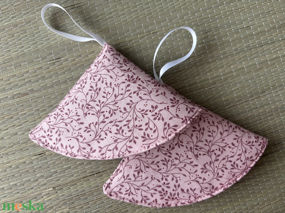 Edényfogó -rózsaszín indák - otthon & életmód - konyhafelszerelés, tálalás - konyhai textil - edényfogó & edényfedő - Meska.hu Edényfogó -rózsaszín indák - otthon & életmód - konyhafelszerelés, tálalás - konyhai textil - edényfogó & edényfedő - Meska.hu