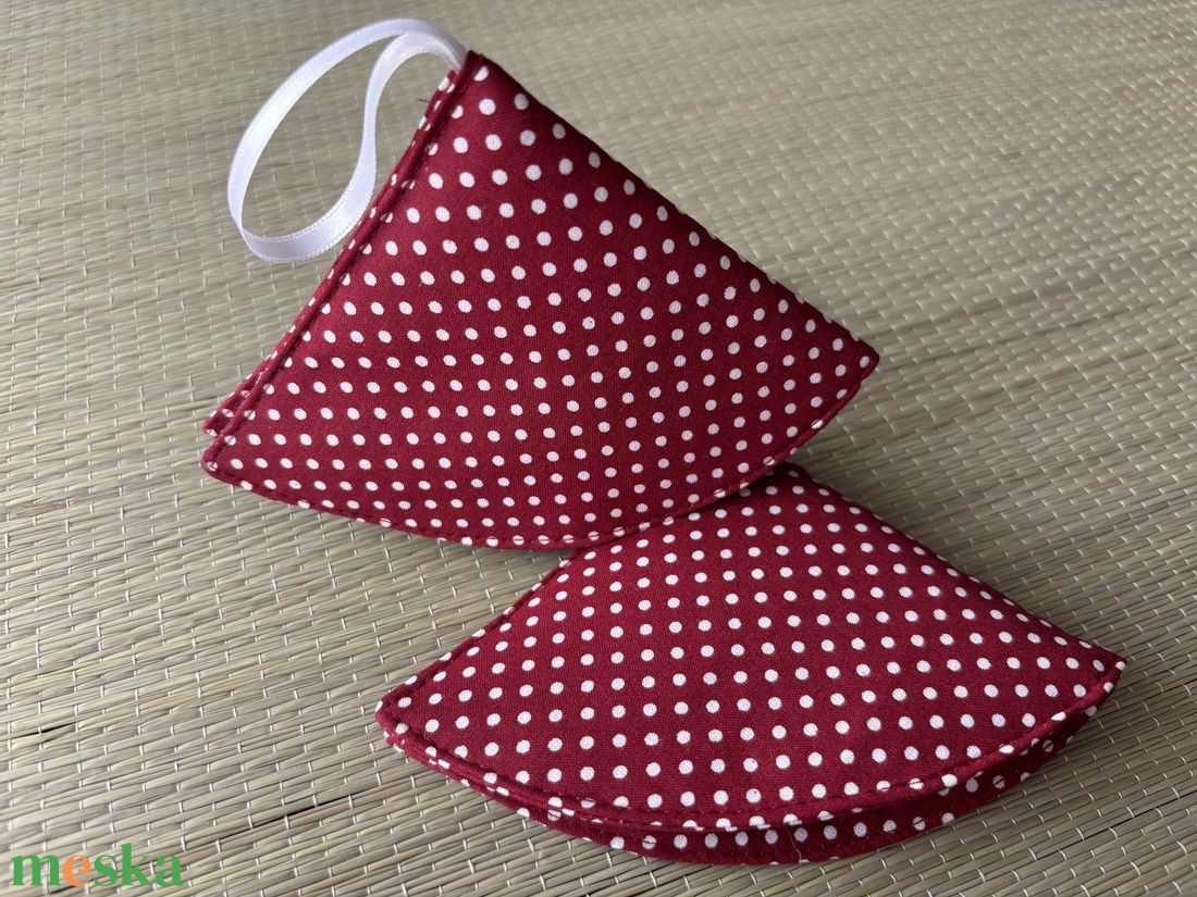 Edényfogó- bordó, pöttyös - otthon & életmód - konyhafelszerelés, tálalás - konyhai textil - edényfogó & edényfedő - Meska.hu Edényfogó- bordó, pöttyös - otthon & életmód - konyhafelszerelés, tálalás - konyhai textil - edényfogó & edényfedő - Meska.hu