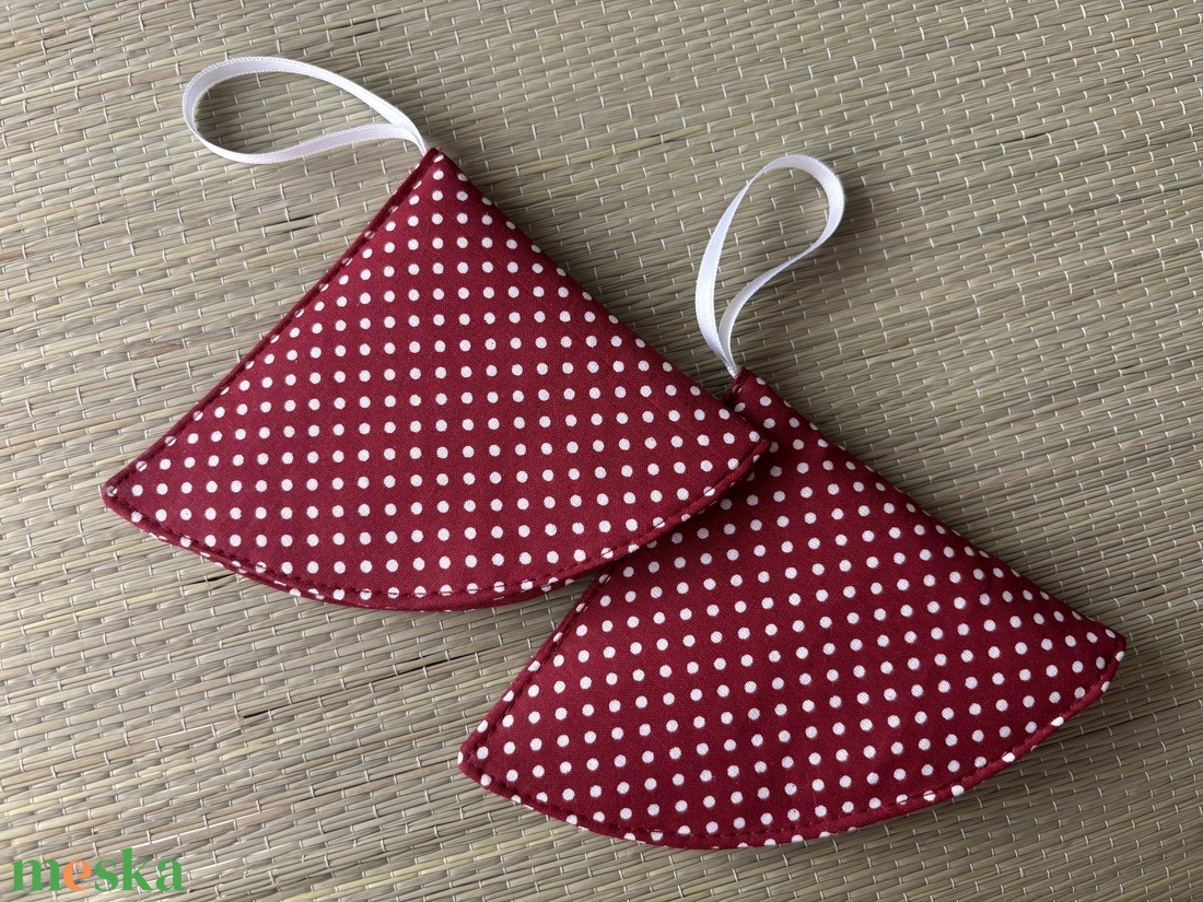 Edényfogó- bordó, pöttyös - otthon & életmód - konyhafelszerelés, tálalás - konyhai textil - edényfogó & edényfedő - Meska.hu Edényfogó- bordó, pöttyös - otthon & életmód - konyhafelszerelés, tálalás - konyhai textil - edényfogó & edényfedő - Meska.hu