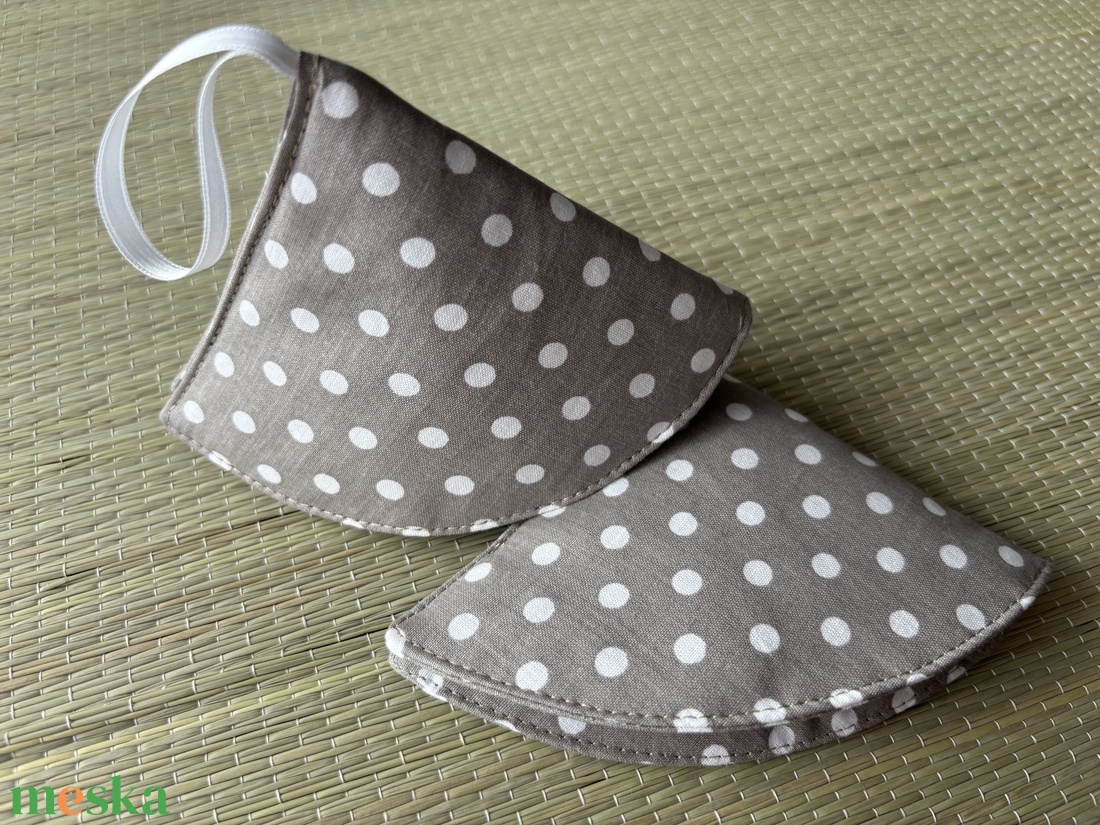 Edényfogó- szürke, pöttyös - otthon & életmód - konyhafelszerelés, tálalás - konyhai textil - edényfogó & edényfedő - Meska.hu Edényfogó- szürke, pöttyös - otthon & életmód - konyhafelszerelés, tálalás - konyhai textil - edényfogó & edényfedő - Meska.hu