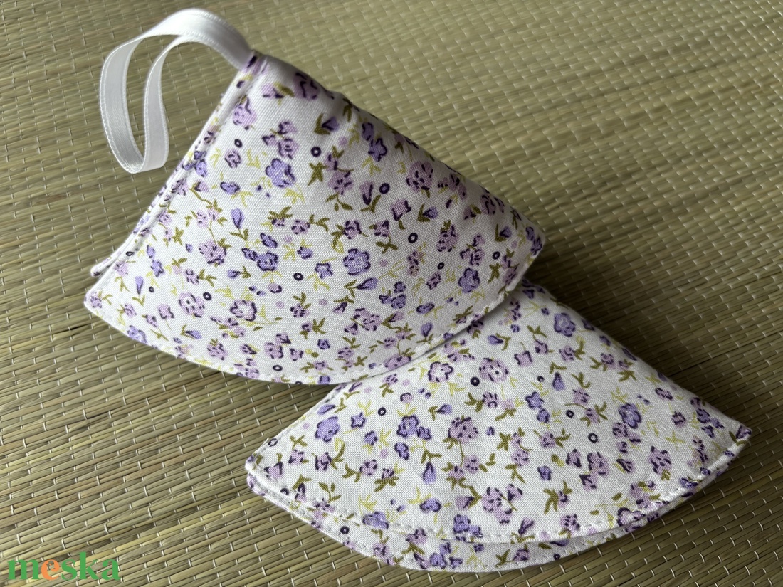 Edényfogó- lila virágos - otthon & életmód - konyhafelszerelés, tálalás - konyhai textil - edényfogó & edényfedő - Meska.hu Edényfogó- lila virágos - otthon & életmód - konyhafelszerelés, tálalás - konyhai textil - edényfogó & edényfedő - Meska.hu
