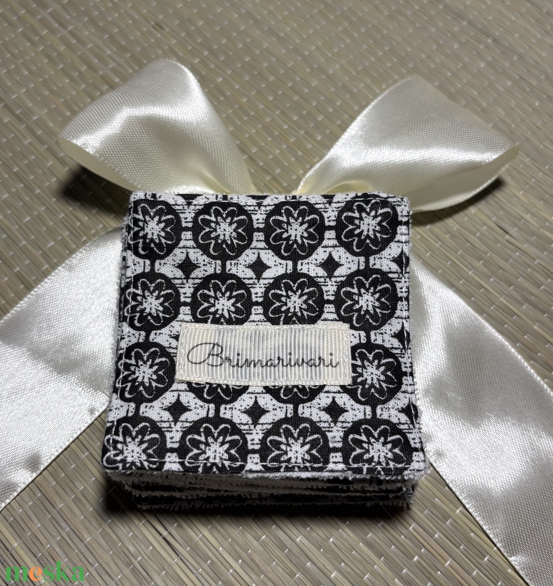 Arctisztító párna - fekete  - szépségápolás - arcápolás - arctisztító korong - Meska.hu