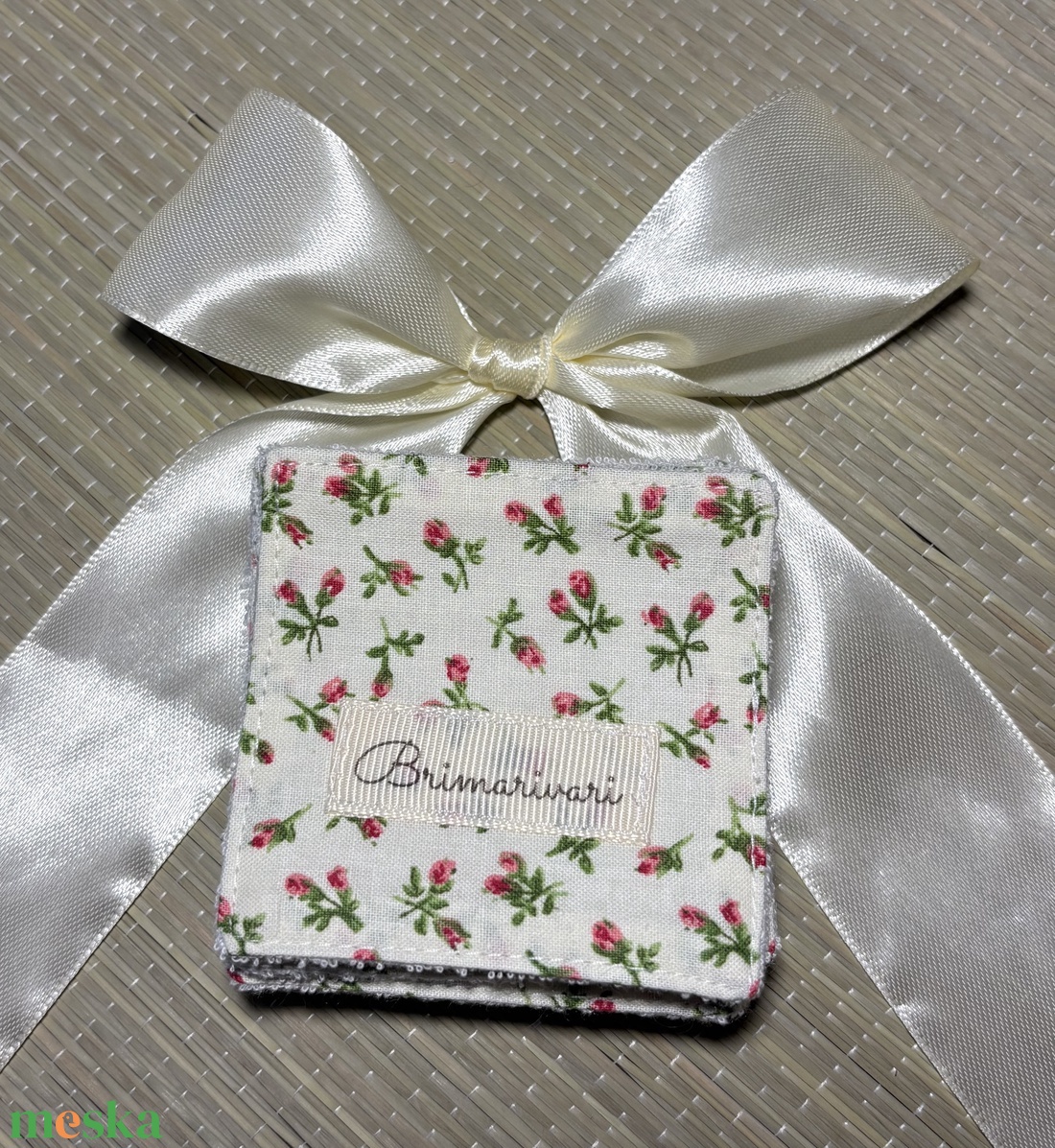 Arctisztító párna -  piros kis virágok - szépségápolás - arcápolás - arctisztító korong - Meska.hu