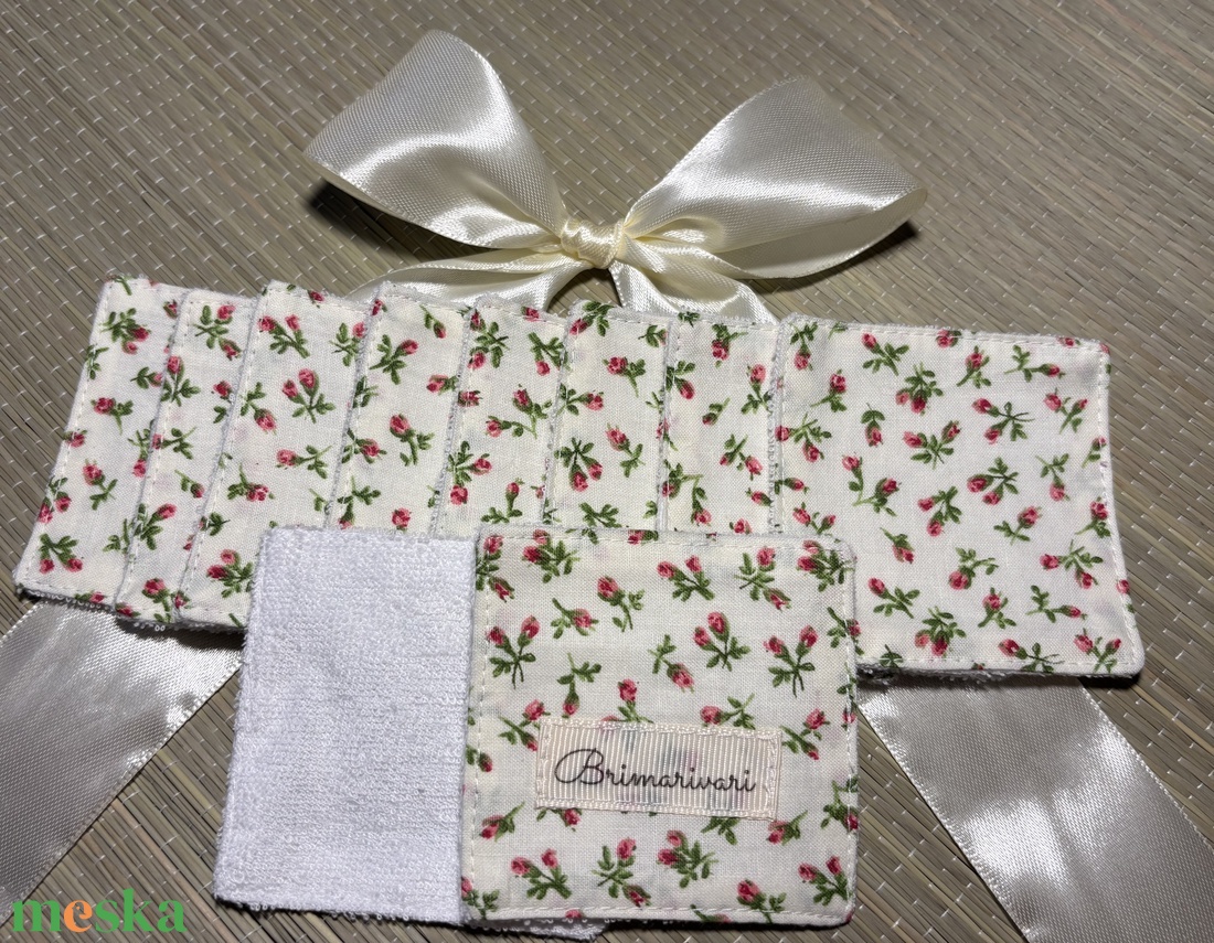 Arctisztító párna -  piros kis virágok - szépségápolás - arcápolás - arctisztító korong - Meska.hu