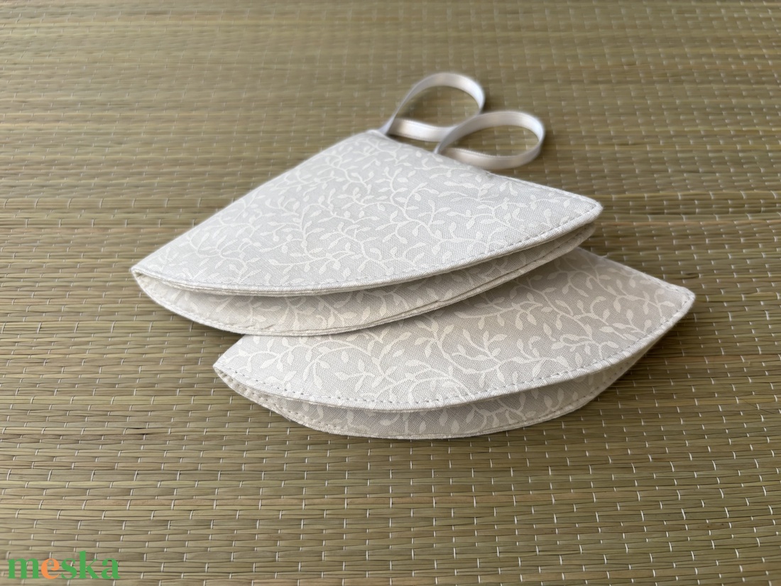 Edényfogó- fehér indás - otthon & életmód - konyhafelszerelés, tálalás - konyhai textil - edényfogó & edényfedő - Meska.hu