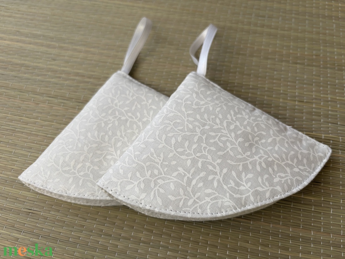 Edényfogó- fehér indás - otthon & életmód - konyhafelszerelés, tálalás - konyhai textil - edényfogó & edényfedő - Meska.hu